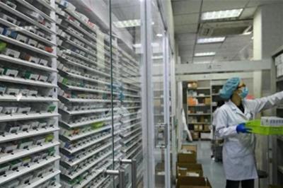 资料图:自动分药系统(图文无关)中新社记者 佟郁 摄